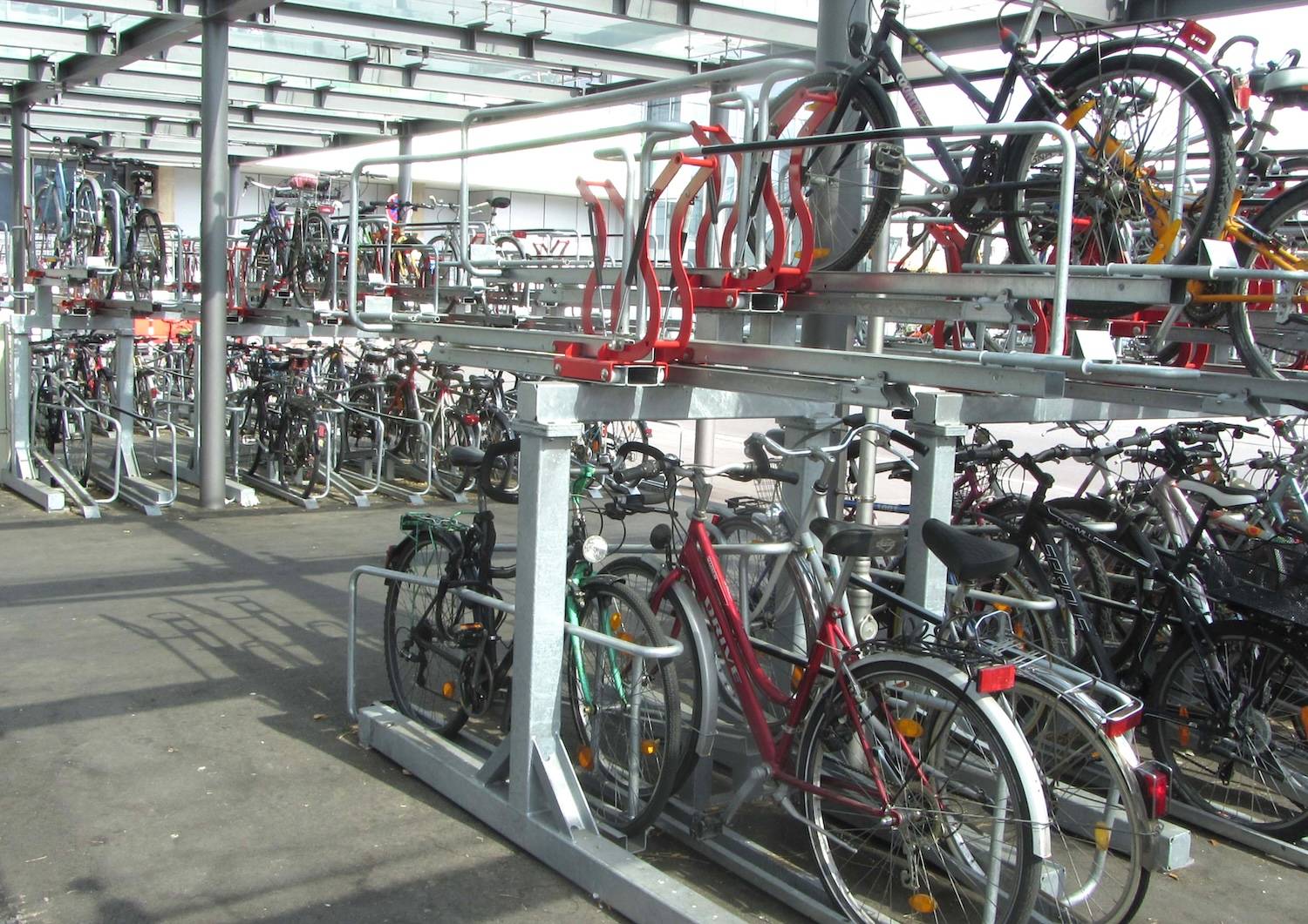 Überdachter Fahrradparkplatz für Jobbikes