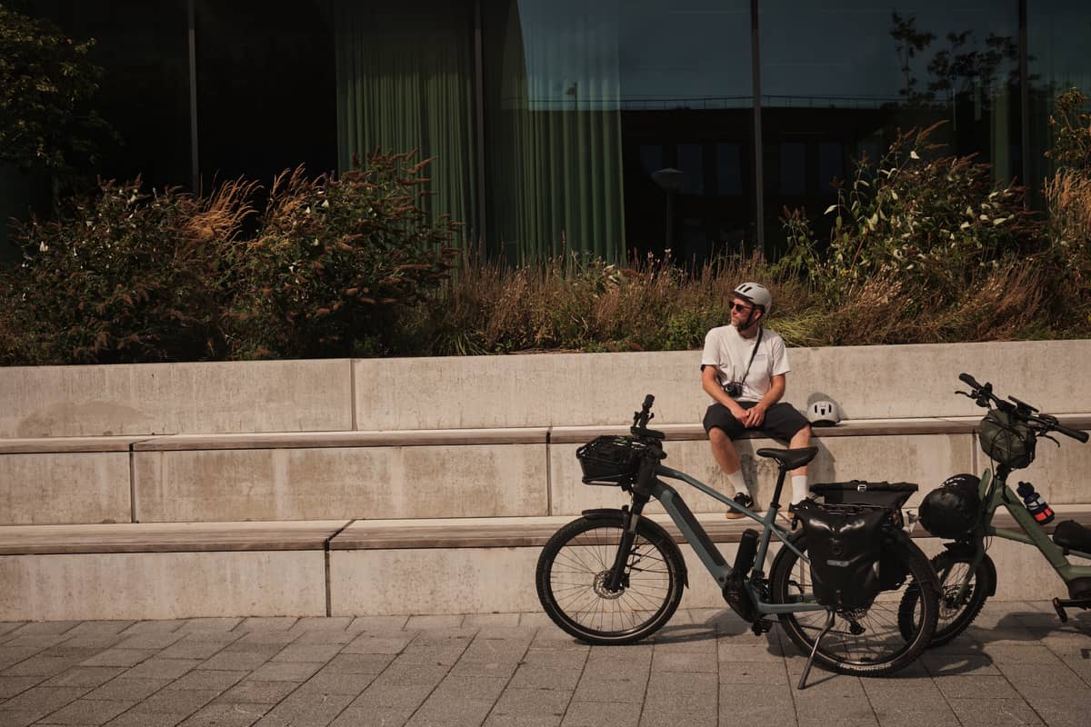 Kalkhoff Radfahrer Auf Mauer