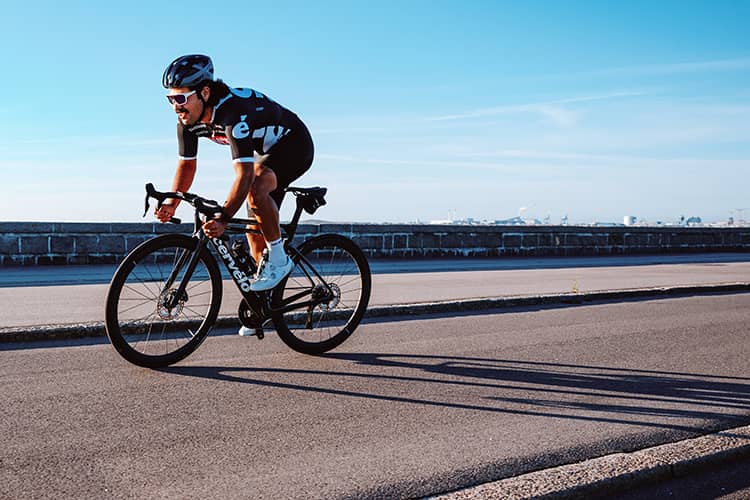 Rennradfahrer auf Cervelo Bike