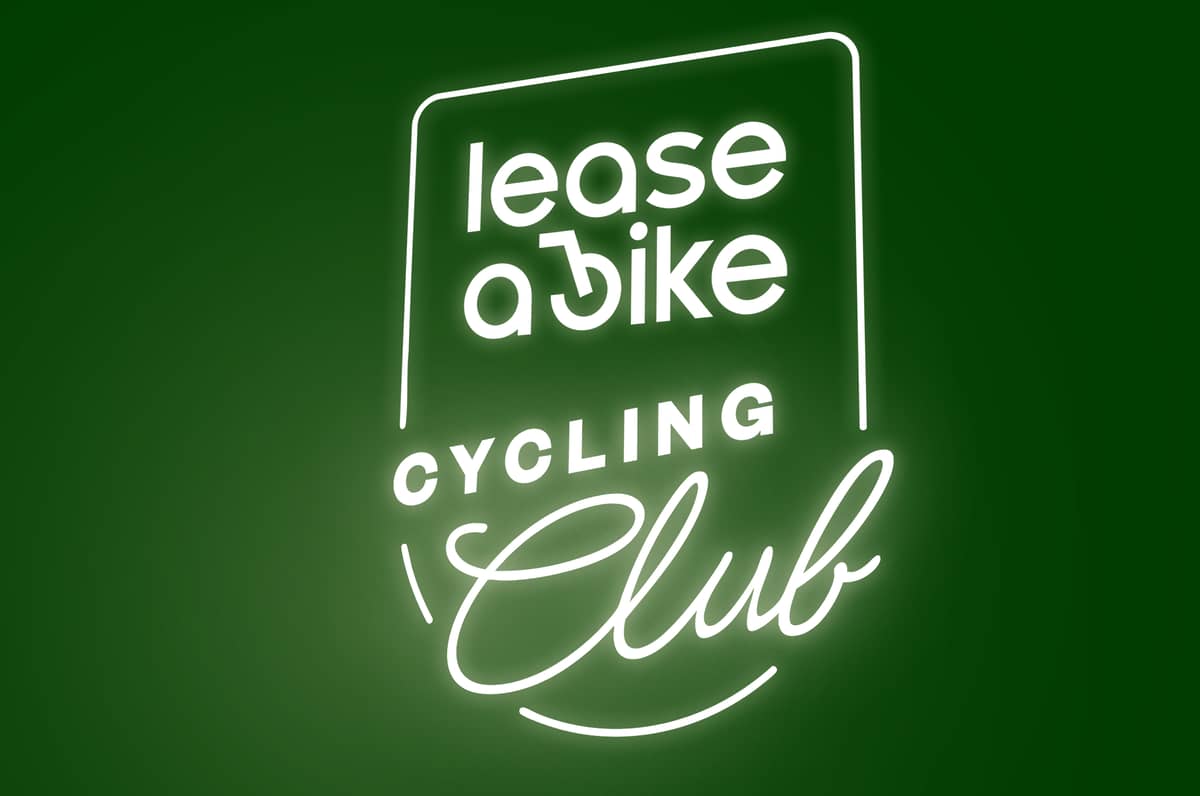 250218 Lease A Bike Cycling Club Logo Glow Vor Dunklem Hintergrund